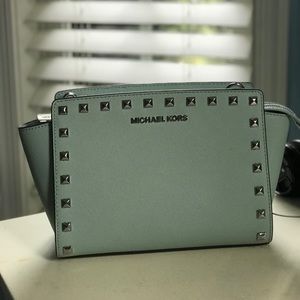 MICHAEL KORS SELMA STUD MESSENGER PURSE